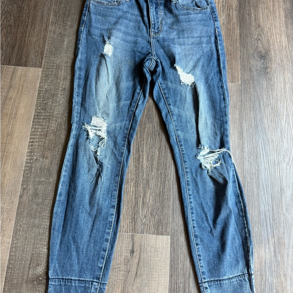 Trendy Distressed Skinny Jeans in Blue